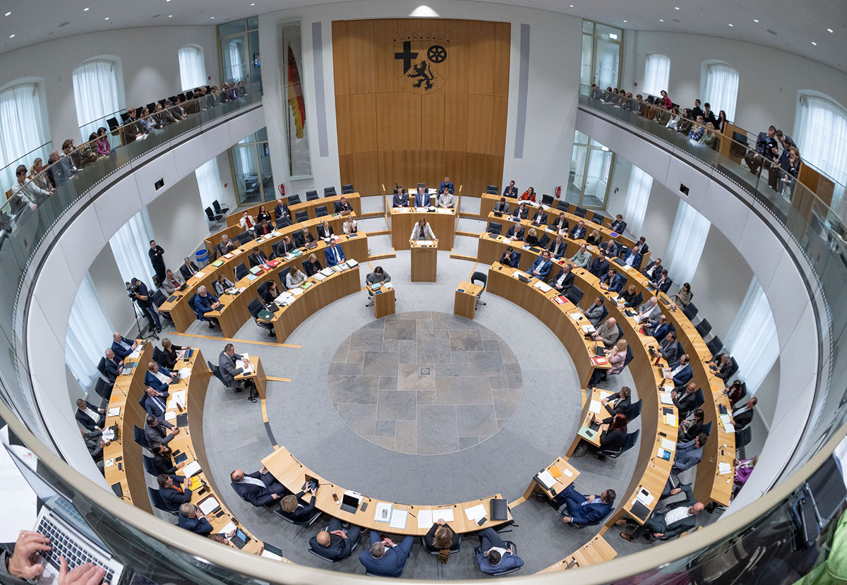 Rheinland-Pfalz plant Finanzierungssperre fr verfassungsfeindliche Mitarbeiter